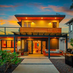 Partial Ocean Views/Walk to All/Great Location!