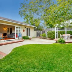 Great Pet Home Fenced Yard/Walk to Beach/Village