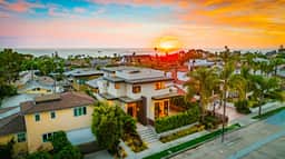 Rooftop Deck/Ocean Views/A/C/Close To All - Image 2