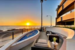 Oceanfront/Ground Floor Unit/A/C/Parking/Guest Favorite - Image 3