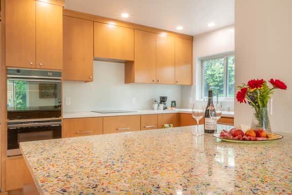 Call for Summer 2027 Availability - Walk To Shores! A/C/Hot Tub - Image 4