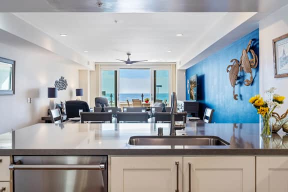 Oceanfront/Ground Floor Unit/A/C/Parking/Guest Favorite - Image 4