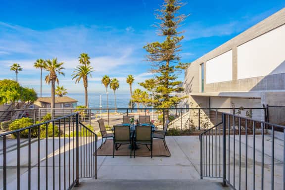 Huge Outdoor Space/Steps to Beach & Wedding Bowl - Image 3