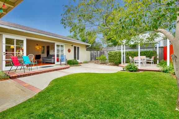 Great Pet Home Fenced Yard/Walk to Beach/Village - Image 1