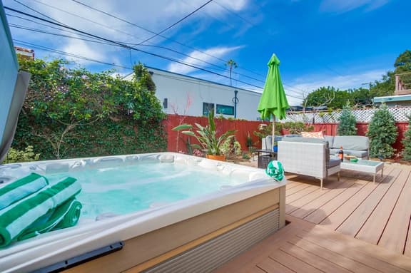 Call for Summer 2027 Availability - Walk To Shores! A/C/Hot Tub - Image 1