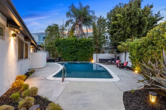 Open July 11 - 16/Private Pool/A/C/Pool Table/Pet Friendly - Image 1