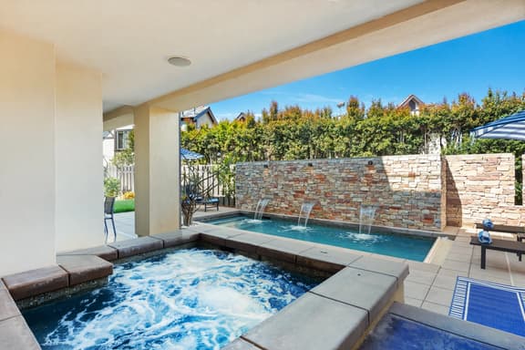 5 * Home/Pool/Hot Tub/Walk To Beach/Parking - Image 1